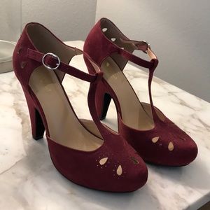 Vintage-Style Dark Magenta Suede Heels w/t-strap